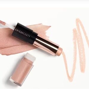 ChicaBeauty Champagne Glow Highlighter in CB